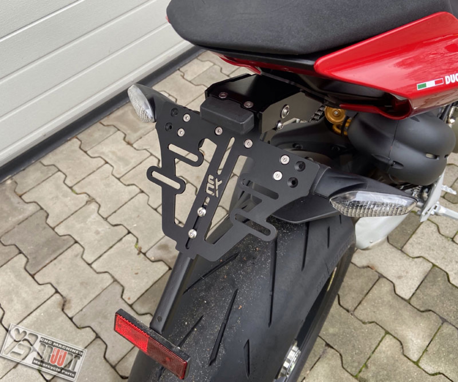 Kennzeichenhalter komplett (inkl. Kennzeichenbeleuchtung und Rückstrahler)  kompatibel mit: Ducati Panigale V4 BJ 2018 Kennzeichenträger Nummernschild  Halter/Halteplatte : : Auto & Motorrad